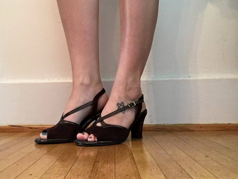 Vintage Brown Suede Hush Puppies Sling Back Pumps afbeelding 2