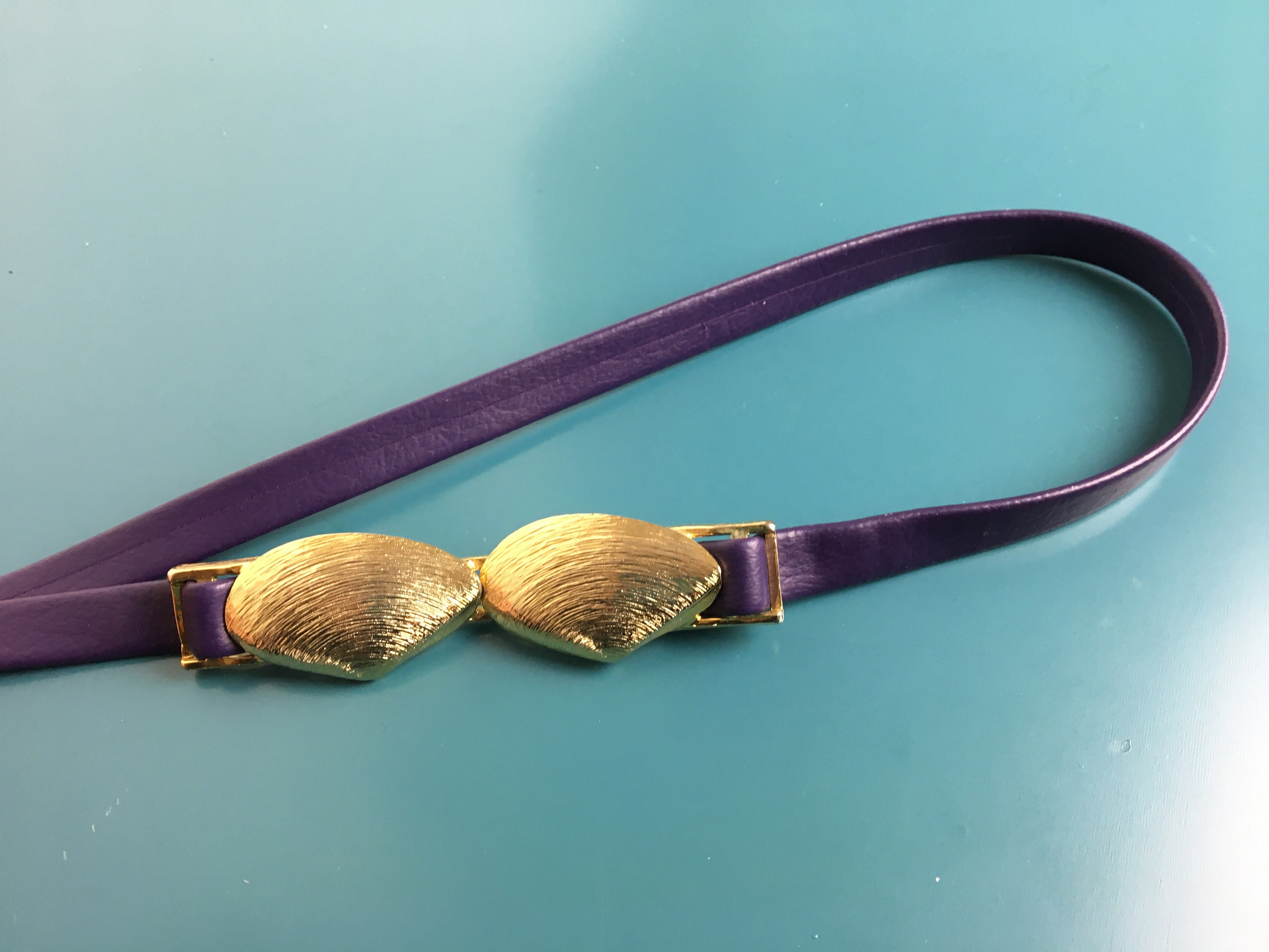 VINTAGE PURPLE BELT W/ GOLD SHELL DETAIL- ABSOLUTELY GORGEOUS! Size Small Vintage Purple Gold Sea Shell Clasp Belt - Etsy main image 2
