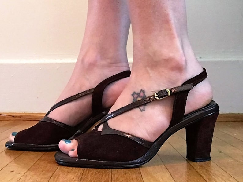 Vintage Brown Suede Hush Puppies Sling Back Pumps afbeelding 1