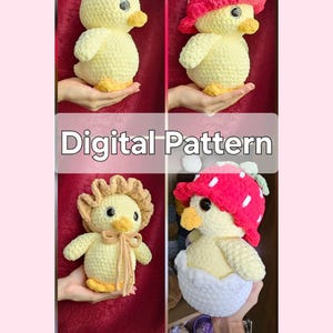 Puede incluir: Un collage de cuatro peluches de pato de ganchillo hechos a mano. Uno es un pato amarillo liso, otro lleva un sombrero de fresa, un tercero tiene una melena de león y el último está en una cáscara de huevo. Texto: "Digital Pattern" y "Cherry Bubbles".