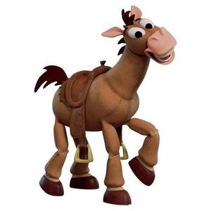 Puede incluir: Una figura de caballo de color tostado con una superficie de textura similar a la tela, una silla de montar marrón, cascos de color marrón oscuro, y una crin y cola de color marrón oscuro. Tiene ojos blancos grandes y una sonrisa.