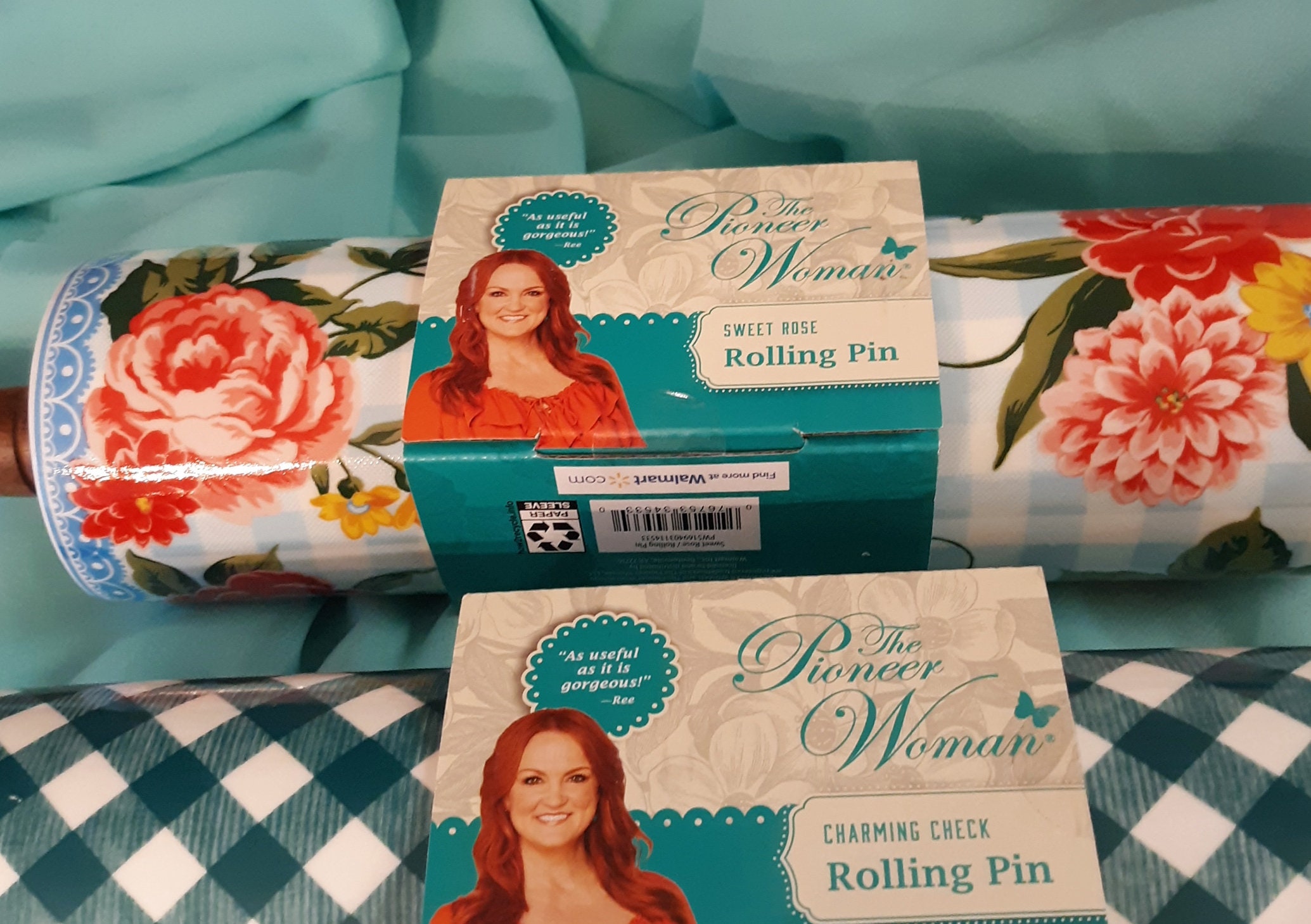 Pioneer Woman Rolling Pin Set, Sweet Rose and Teal Check NWT, HTF  display picture 1