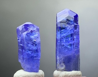 Par de cristales de tanzanita azul natural de Tanzania. 2 gramos.