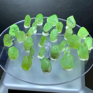 ペリドットクリスタル、パキスタンのコヒスタン州スパット鉱山産の天然