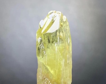 アフガニスタン鉱山産の天然ピンク色蛍光クンツァイトクリスタル。36