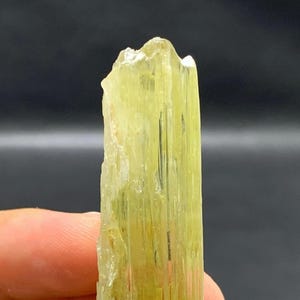 Natural Yellow Colour Fluorescent Triphane Kunzite Crystal from Afghanistan Mine, Raw Crystal. Natural Crystal. 16 Grams