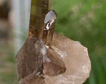 スカルドゥ鉱山産の天然スモーキークォーツ標本、原石クォーツ標本