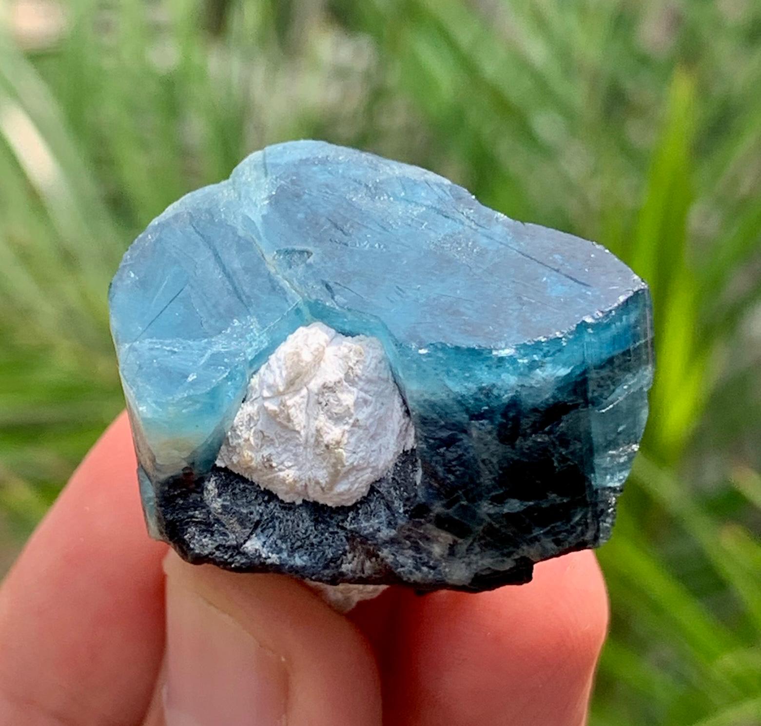 アフガニスタン鉱山産天然ブルーキャップトルマリン結晶、ブルー