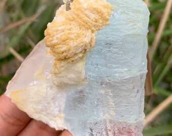 スカルドゥ鉱山産の天然スカイブルー色のフローターアクアマリン