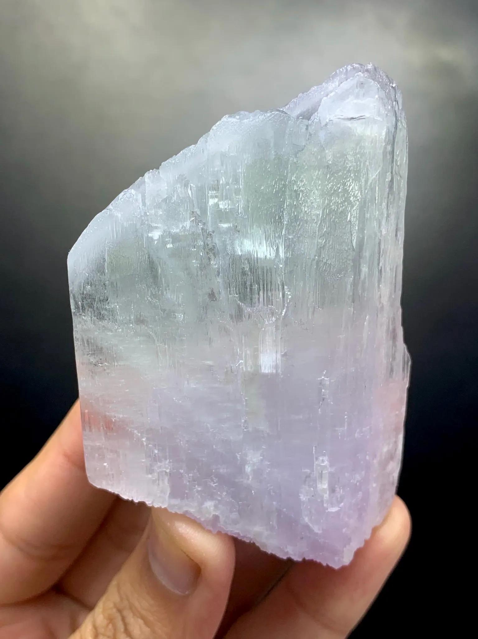 アフガニスタン鉱山産の天然バイカラー蛍光クンツァイト・スポジュメン