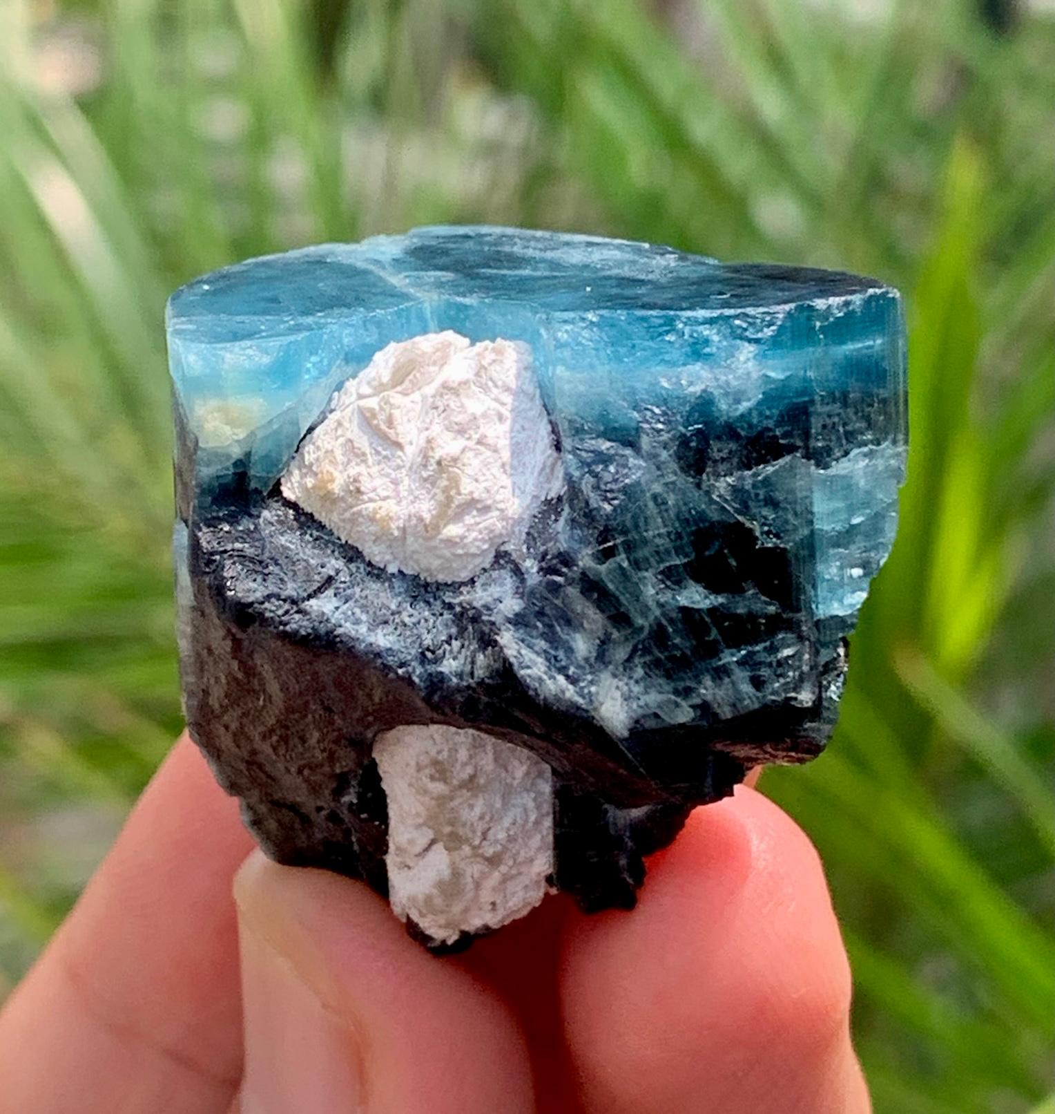 アフガニスタン鉱山産天然ブルーキャップトルマリン結晶、ブルー