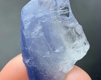 アフガニスタン鉱山産天然ブルークォーツ原石、天然鉱物。69グラム