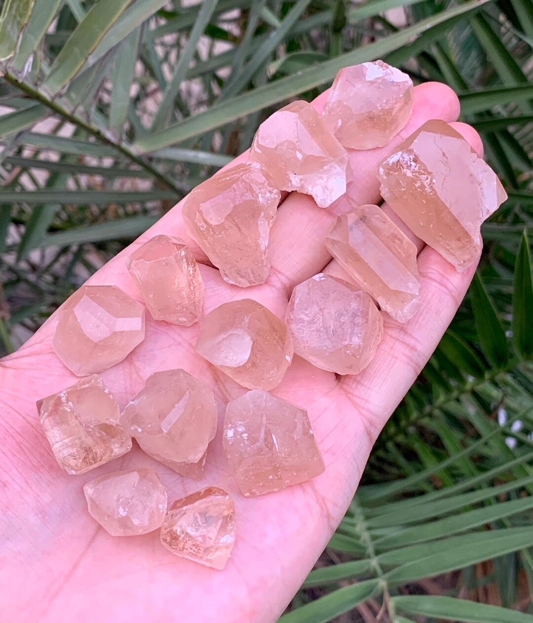 パキスタンのスカルド産、美しい黄金色のトパーズ結晶。160グラム