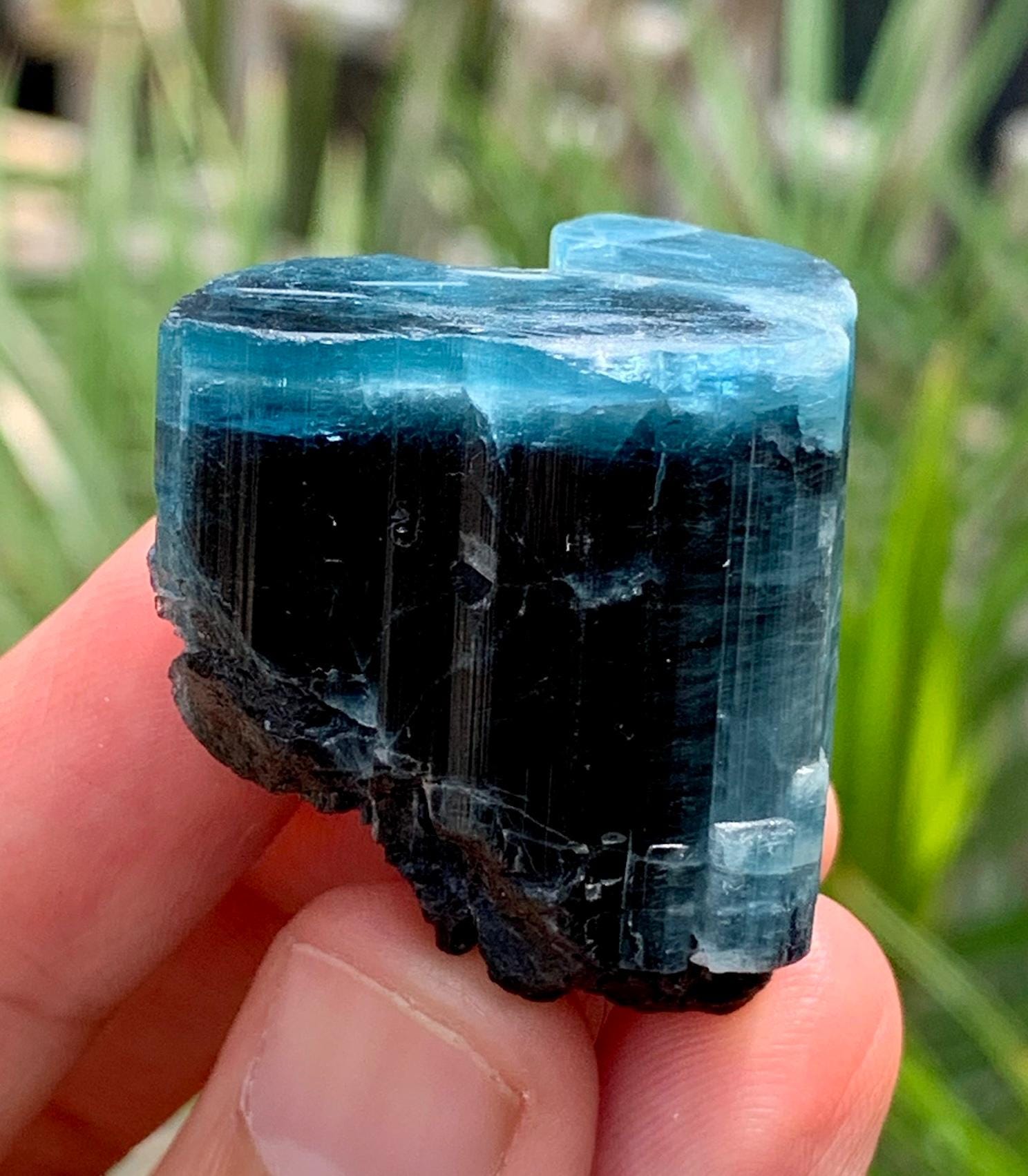 アフガニスタン鉱山産天然ブルーキャップトルマリン結晶、ブルー