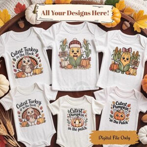 Może przedstawiać: Białe body dla niemowląt z grafiką w jesiennym stylu. Projekty obejmują indyka, kukurydzę i dynie z napisami "Cutest Turkey in the Flock", "Corn Maze Cutie" i "Cutest Pumpkin in the Patch". Tekst "All Your Designs Here!" znajduje się na górze.