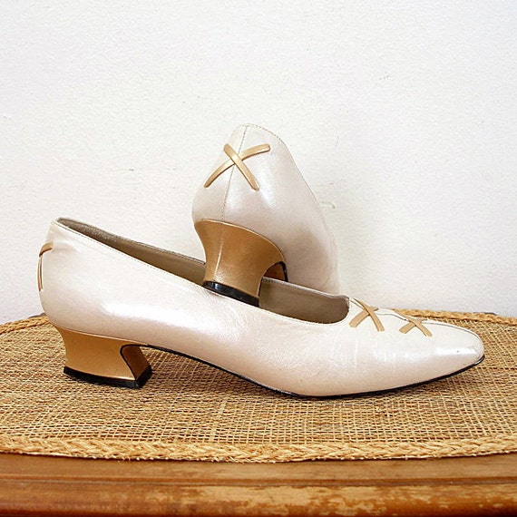 cream court shoes low heel