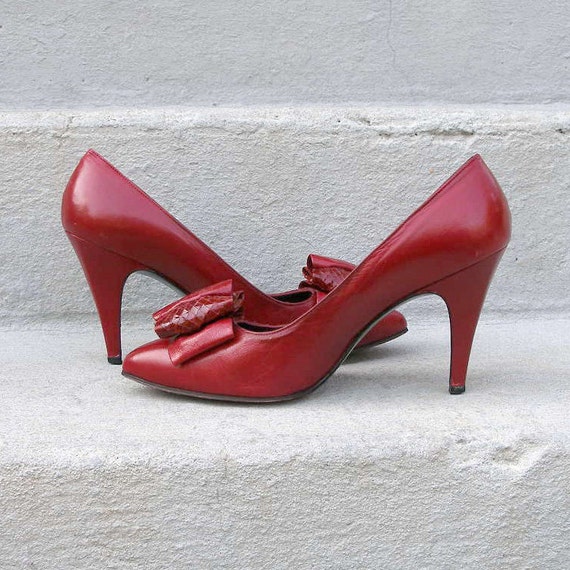 red high pumps