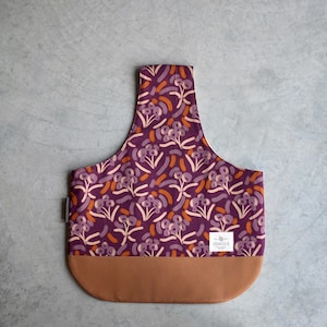 Large knitting bag with cognac canvas bottom in limited edition Cotton and Steel fabric, crochet bag, walk and knit bag