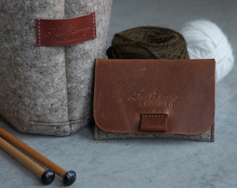 Leather and Felt mini case, Notions case, Card holder made of wool and brown leather, Shorties case