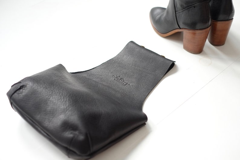 Black Leather knitting bag, Medium Leather knitting wristlet in black, Yarn bag in black leather, On the go arm bag image 3