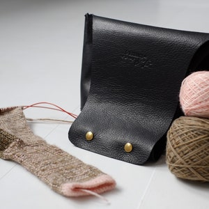 Black Leather knitting bag, Medium Leather knitting wristlet in black, Yarn bag in black leather, On the go arm bag image 8