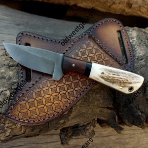 Coltello da cowboy Ranch con impugnatura in corno di cervo e fodero in pelle lavorata