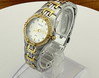 Reloj Pulsar de cuarzo bicolor para mujer – Bisel de cristal, 50 m, brazalete de acero inoxidable – Excelente estado, batería nueva, 28,8 mm (2003)