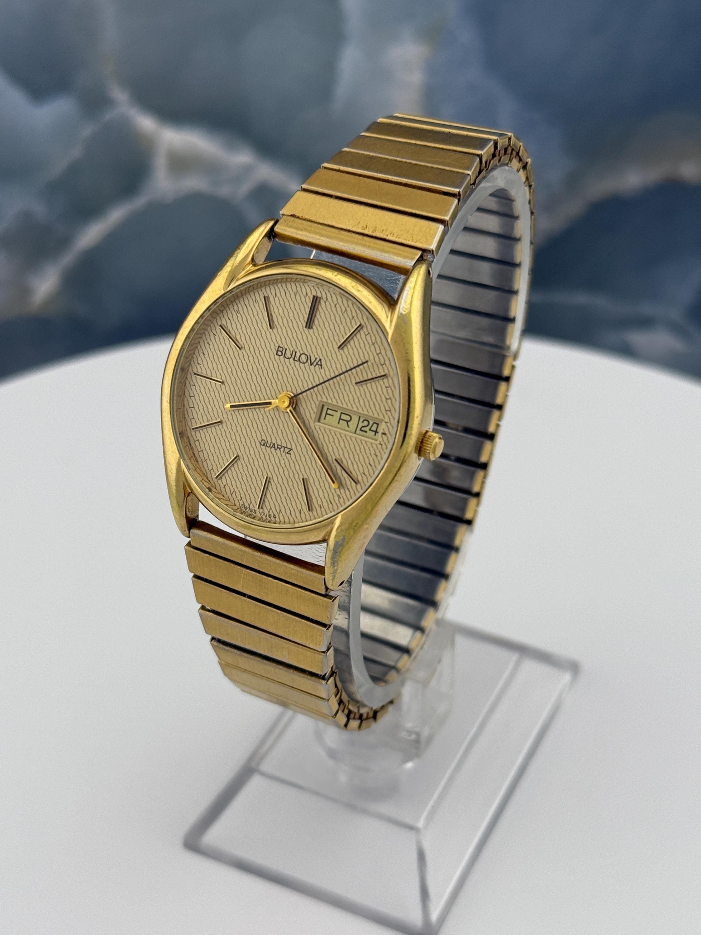 Vintage Bulova Gold Tone Quartz Men display picture 2