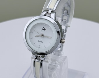 Denacci quartz watch elegant design for women with new