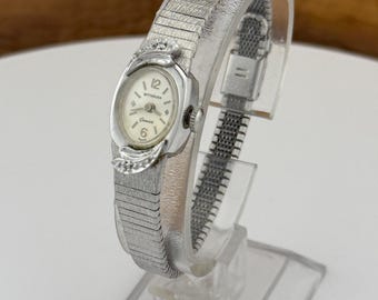 Petite Wittnauer Genève Swiss Mid-century 14mm Womens Watch  display picture 1