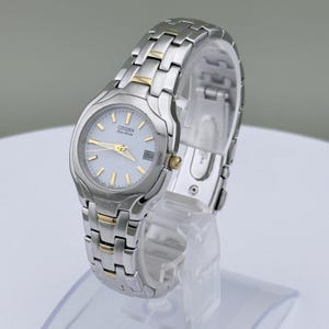 Citizen Ladies Watch Very Rare Vintage Two-Tone Case Gray Dial Silver Bracelet Vintage Citizen Silver & Gold Two Tone Womens Eco-drive  main image 2