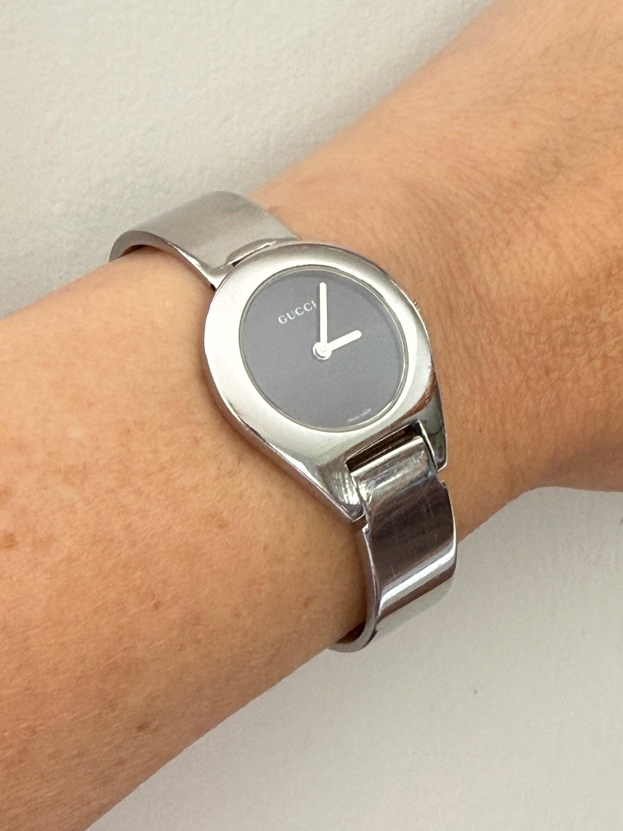 GUCCI 6700L グッチ Vintage Gucci 6700L Stainless Steel Ladies Quartz Watch