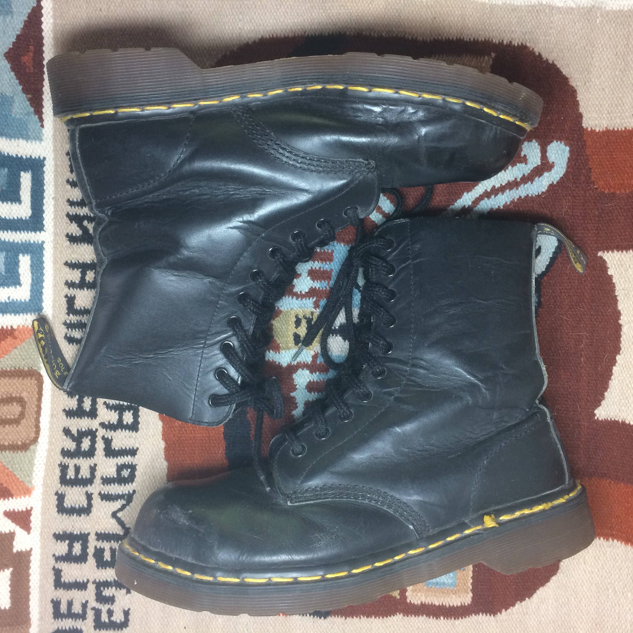 dr martens 10 eye steel toe