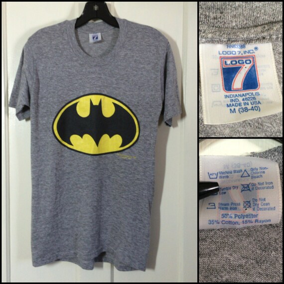 DC Comics Shirt M Circle Bat Adult Ringer T DC Comics Shirt M Circle Bat Adult Ringer T
