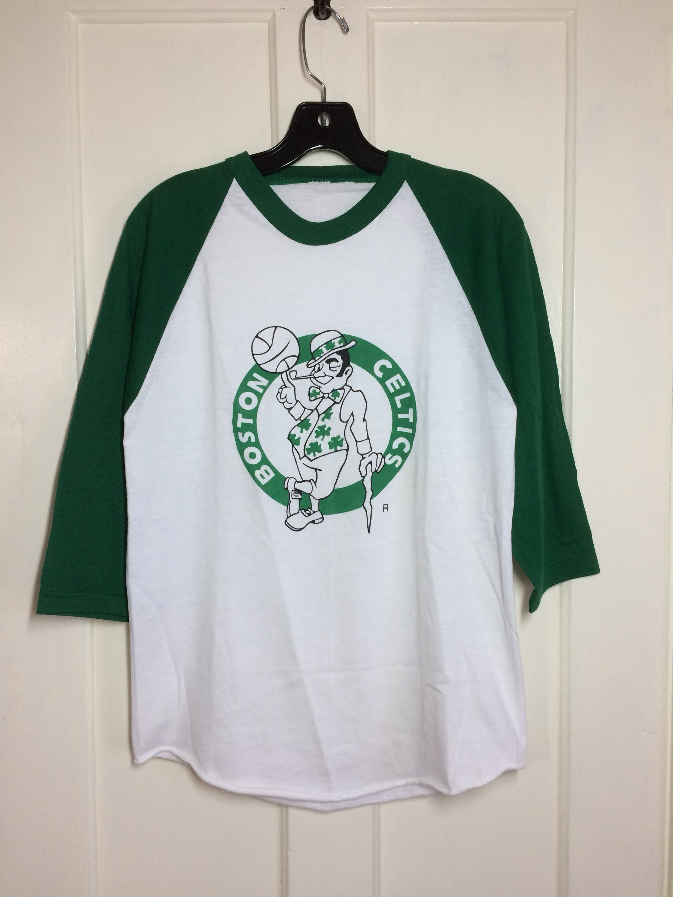 1980's Boston Celtics Celtic NBA basketball team sports baseball t-shirt looks size large 18x27 