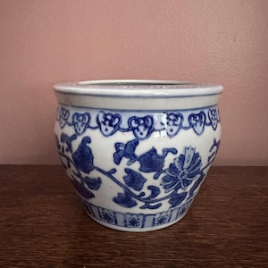 Vintage 6&quot; Blue and White Porcelain Chinoiserie Jardiniere Planter Pot