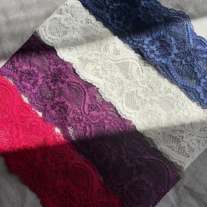 Spitzen-Haarband Mit Blumen-Muster – In 3 Farben, One Size, Aus Elasthan & Metall-Legierung