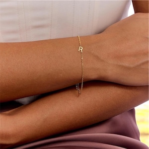 Pulsera con letras, pulsera personalizada con letras laterales, pulsera con inicial, pulsera con letras familiares, pulsera de dama de honor, regalo para el Día de la Madre, regalo de Navidad