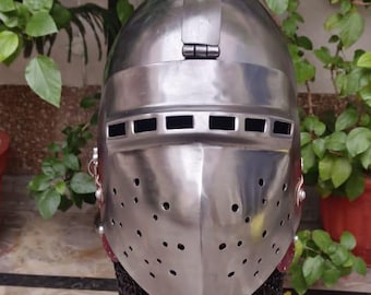 Núremberg medieval. Casco bascinet con cota de malla / Acero calibre 16 / Armadura de caballero