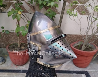 Casco bascinet medieval con cara de cerdo, acero de calibre 16, cota de malla de armadura ponible.