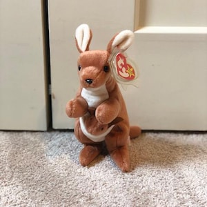 Pouch the Kangaroo Beanie Baby. RARE FIND!!!