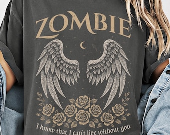 Camiseta Zumbi, Camiseta Gótica Vintage, Camiseta Unissex Comfort Colors Tingida em Peça, Asas de Anjo