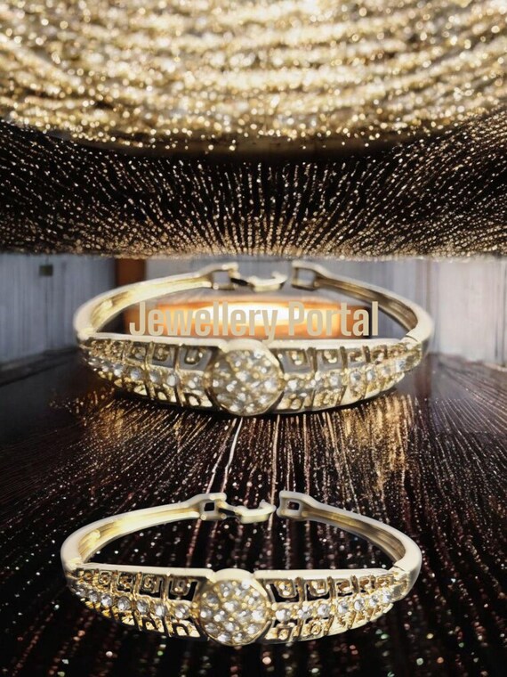 Bracelet Jonc Ovale Pour Femme – Acier Inoxydable Plaqué Or, Zircon Cubique étoilé – Neuf