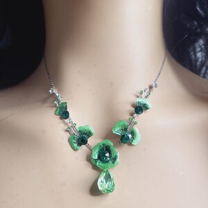 delicate flower design necklace and earrings set