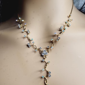 delicate flower design crystal  necklace and earrings set