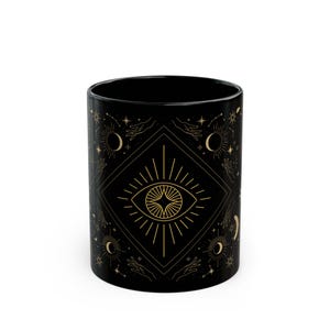 Caneca preta com olho místico: xícara de café com astrologia, presente espiritual