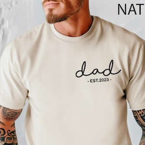 Dad Est 2025 T-shirt, New Dad Shirt, Gift for Dad, Pregnancy Announcement to Dad, Dad Surprise Gift, Dad Gift from Wife, Dad Birthday Gift