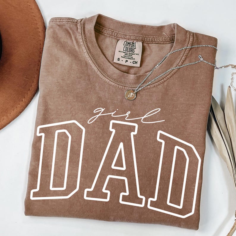 Comfort Colors Girl Dad Shirt – Father’s Day T-Shirt, Varsity Dad Tee with Script Girl, Gift for Dad from Daughter 画像 3