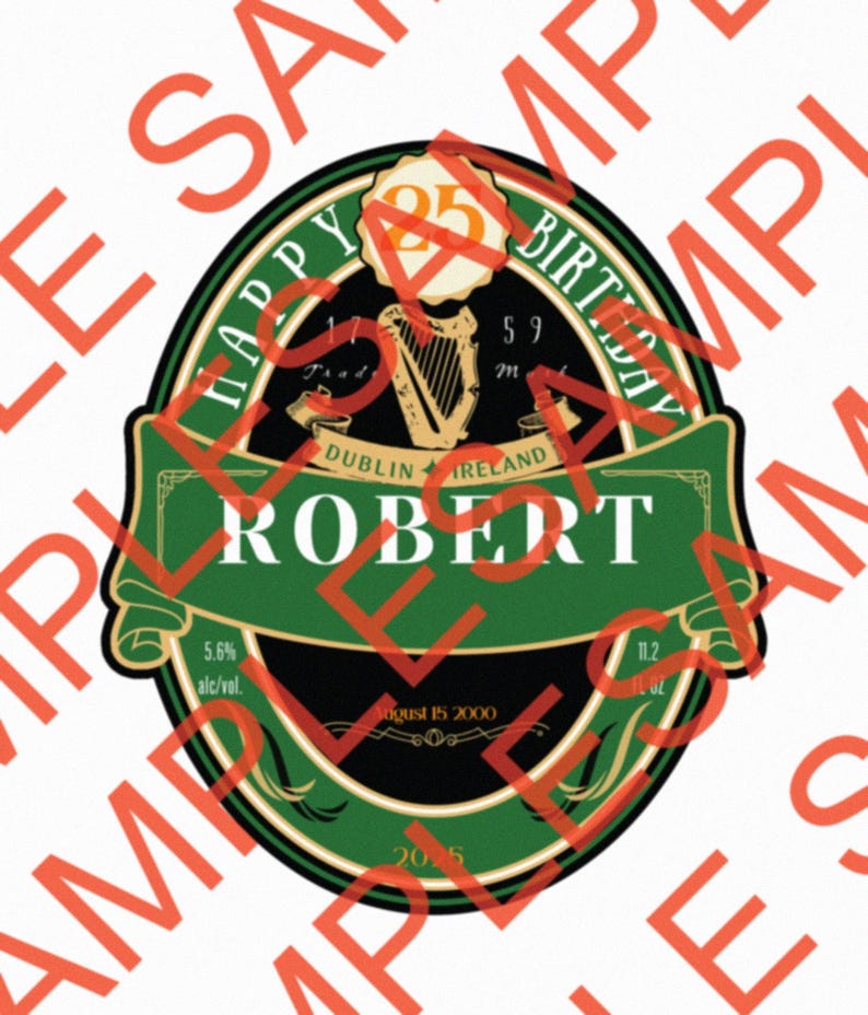 以下が含まれることがあります： 「Happy Birthday Robert」と「Dublin Ireland」の文字が入った、緑と黒のラベル。 ラベルにはハープと数字の25が表示されています。 ラベルには「5.6% alc/vol」と「11.2 fl oz」の文字も含まれています。