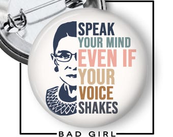 Pin de RBG "Expresa tu opinión": Botón con el logo político de Ruth Bader Ginsburg